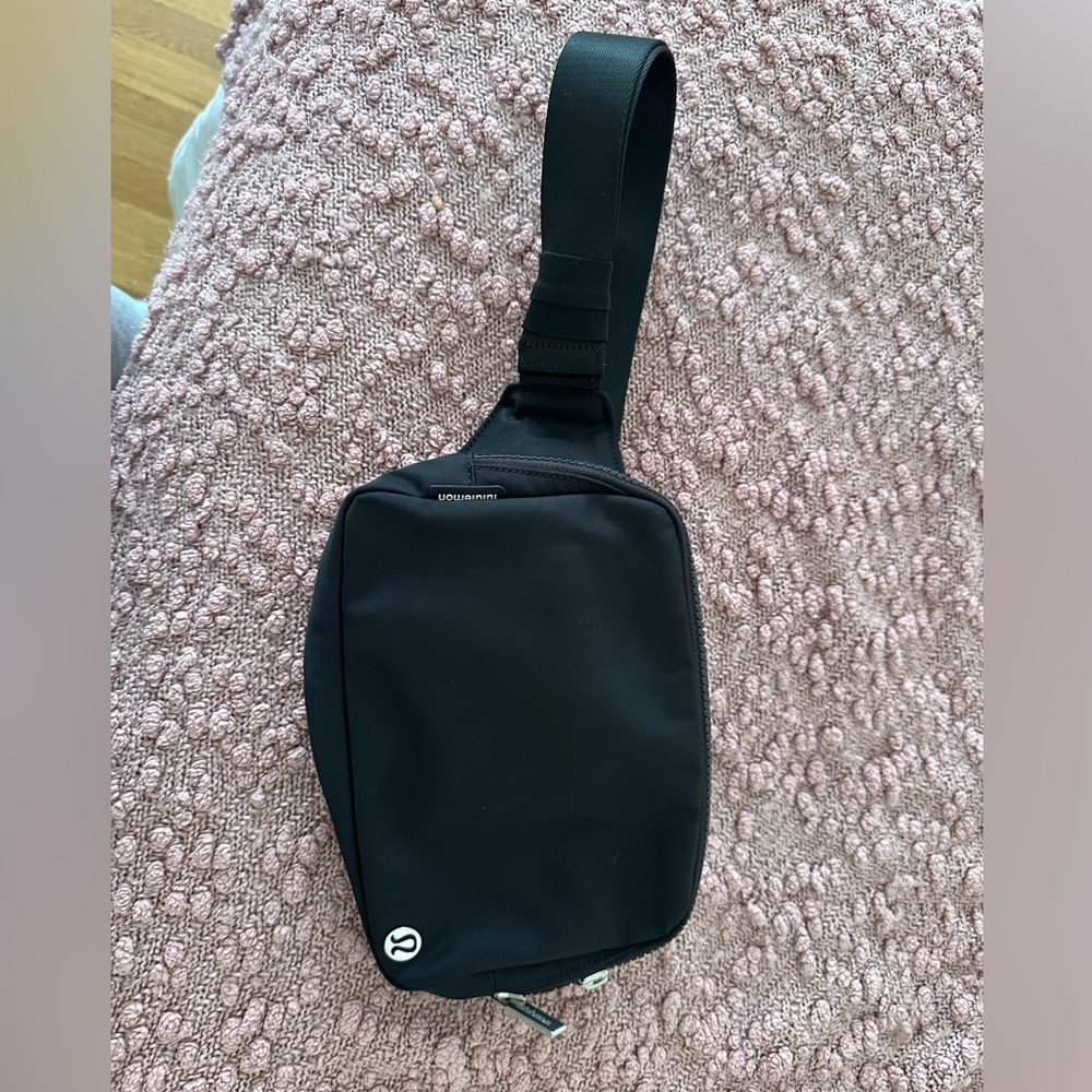Lululemon XL belt bag large black